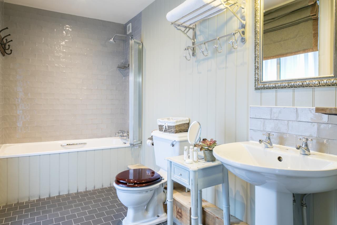 The Angel & Blue Pig Hotel Lymington Luaran gambar